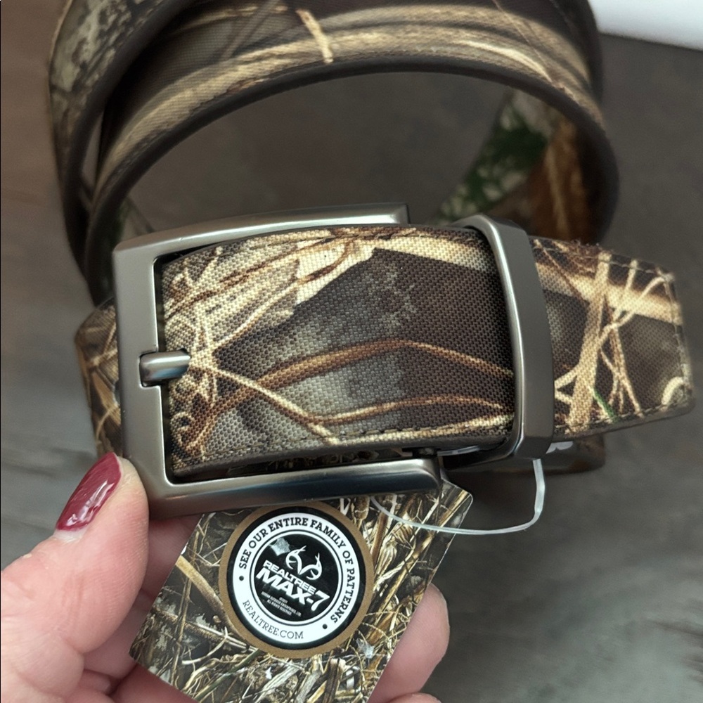 Realtree Max 7 to Realtree Edge Reversible Camo,matte gunmetal twist buckle